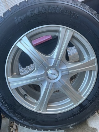 横浜タイヤ　スタッドレス 215/65 R16 98Q