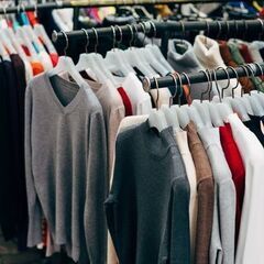✨隙間時間の有効活用✨【主婦・学生の方 大歓迎】アパレルの販売に関するお手伝いです。未経験者OK！！／撮影が好きな方・アパレル経験者大歓迎！！学生の方も！の画像