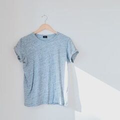 ✨隙間時間の有効活用✨【主婦・学生の方 大歓迎】アパレルの販売に関するお手伝いです。未経験者OK！！／撮影が好きな方・アパレル経験者大歓迎！！学生の方も！の画像