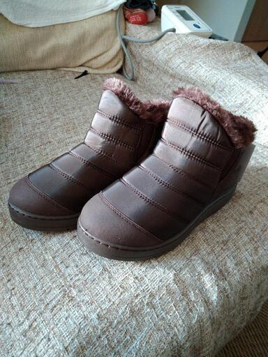 新品　　ボアダウン風ブーツ　軽くて滑りにくい歩きやすい