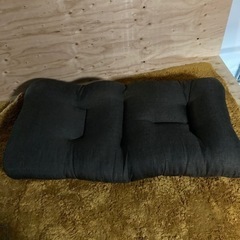 ● 折りたたみ式の座椅子、厚めのクッションの画像