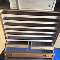 【取りに来る人限定】ライトブラウンの高級感あふれる収納タンスの画像