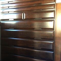 【取りに来る人限定】たっぷり収納！こげ茶色の多段和箪笥の画像