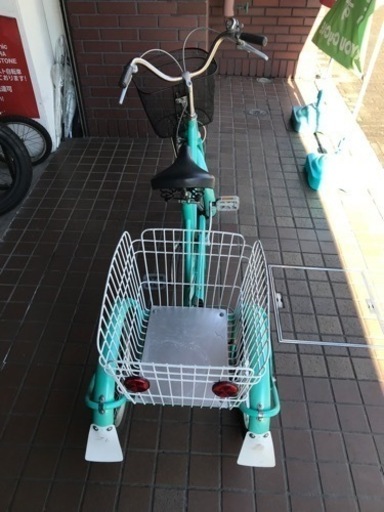 前輪20インチ　後輪16インチ三輪車