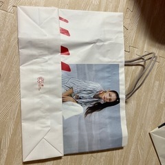 レア⭐️H&M ショップ袋　安室奈美恵の画像