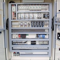 電気工事士・未経験スタッフ募集‼️日給12500円以上可・昇給有🙌無職・フリーターの方も必見、大歓迎^ ^お任せ下さい😄各種手当、社員制度もあります👍の画像