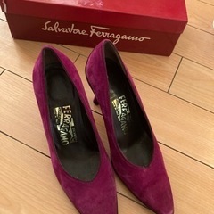 サルバトーレフェラガモ　23センチ　スウェード　パンプス