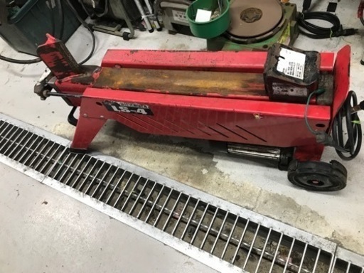 【中古】トヨトミ油圧式薪割り機はLS-4