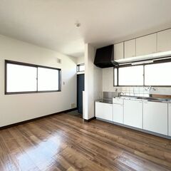 【10月末まで3万円プレゼント！】リフォーム済み★ペット可★敷金...