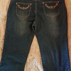 新品 大きいサイズ４L ウエストゴム 刺繍入り デニム 七分丈パンツの画像