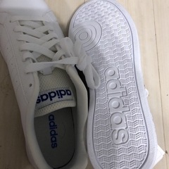 新品　adidas スニーカー　24.5の画像