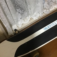 タイヤ３つのスケボーですの画像
