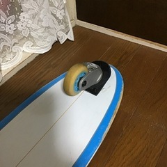 タイヤ３つのスケボーですの画像