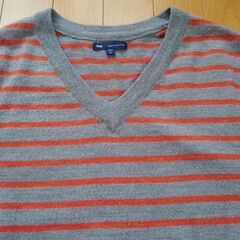 【Gap】薄手オレンジボーダーＶネックセーターM～Lサイズの画像
