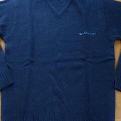 【ARMANI JEANS】イタリア製Ｖネックセーター紺ロゴ刺繍の画像