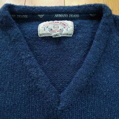 【ARMANI JEANS】イタリア製Ｖネックセーター紺ロゴ刺繍の画像