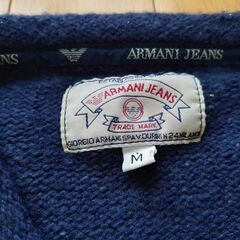 【ARMANI JEANS】イタリア製Ｖネックセーター紺ロゴ刺繍の画像