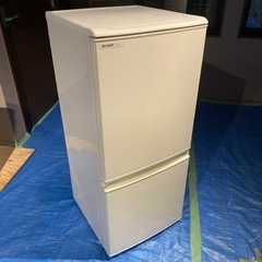 引き取り限定、シャープ冷蔵庫、冷凍庫、137L