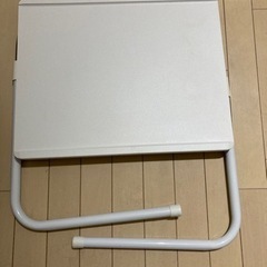 折りたたみテーブル　白　の画像