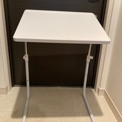 折りたたみテーブル　白　の画像