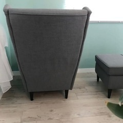 IKEA STRANDMON 1席ソファとオットマンセットの画像