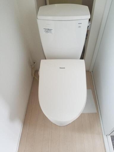 タンク付きトイレ 「便座パナソニック 便器TOTO」モデルルーム品