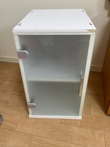 ガラス扉の２段棚