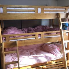【無料で差し上げます】3段ベッド 木製 はしご付き 少し訳アリの画像