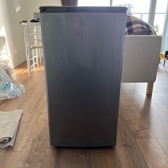 AQUAの冷蔵庫　AQR-8G