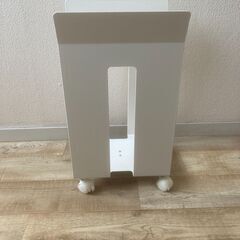ダンボールスタンドを無償でお譲りさせて頂きます