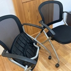 事務用椅子の画像