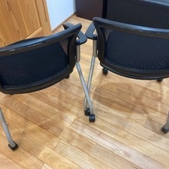 事務用椅子の画像