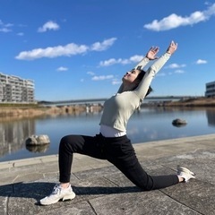 ヨガレッスン開催中の画像