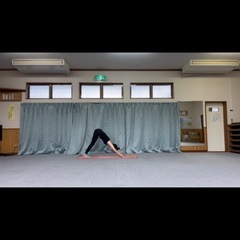 ヨガレッスン開催中の画像