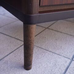 人気のkarimoku60(カリモク60+) TVボードです。レトロでスッキリしたデザインが圧迫感もなく2人暮らしなどにもおススメのローボード♪男前インテリアにぴったりなシンプルなテレビ台です！CA209の画像