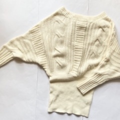 ボートネック　ニットの画像