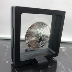 【白黒ディスプレイボード付】Bitcoinレプリカコイン 2枚 ゴールド&シルバーの画像