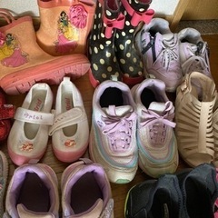 子供用靴まとめ売りの画像