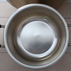 50円で。2.7L、直径20cmの鍋です。の画像