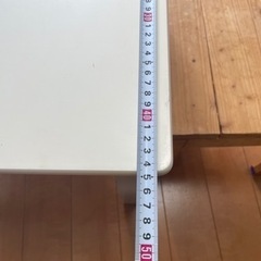値下げしました。小さな白テーブルと手作り椅子二脚の画像