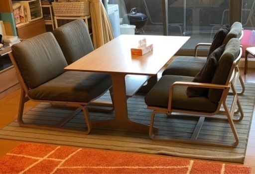 無印良品の「リビングにもダイニングにもなる」テーブルとチェア4脚セット