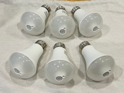 [値下げ] LED電球 人感センサー付 電球色 6個 LDR8L-H-S6 アイリスオーヤマ