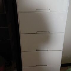 白のタンス