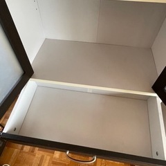 お話中　食器棚の画像