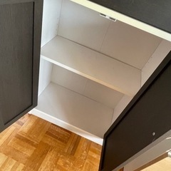 お話中　食器棚の画像