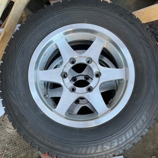 ハイエース　スタッドレス値下げしました！お話し中です。