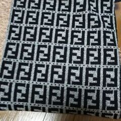 フェンディマフラーの画像