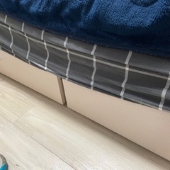 22日引き取り限定 ベッドフレーム ＋学習机 説明文改めました。写真掲載しました。の画像