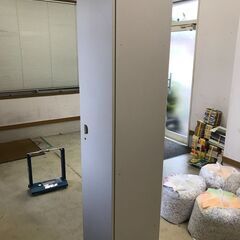 ★事務機のOKAMURAのスチールロッカー・比較的幅が狭くコンパクトです！の画像