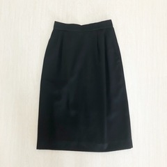 イヴサンローラン黒膝丈スカートゴルチエディオールバレンシアガバド...